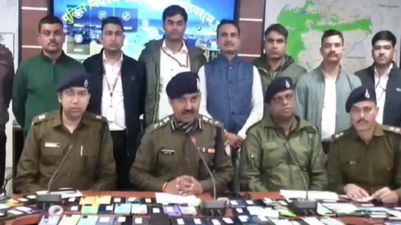 1 करोड़ 60 लाख कीमत के 675 मोबाइल पुलिस ने किए वापस